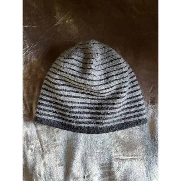 Under Armour Black & Grey Beanie Knit Winter Hat EUC Youth Boy's One Size OS - Picture 5 of 13